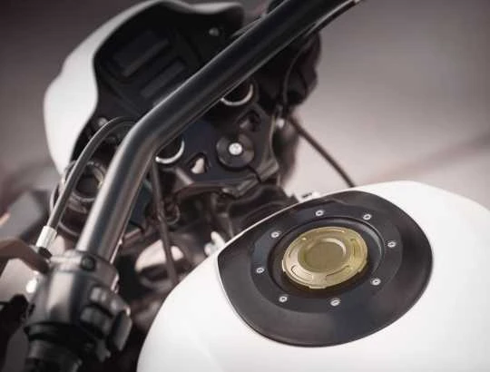 Harley Davidson Dominion Tankdeckel Bronze 3 Harley Davidson Dominion Tankdeckel Bronze – Bild 3